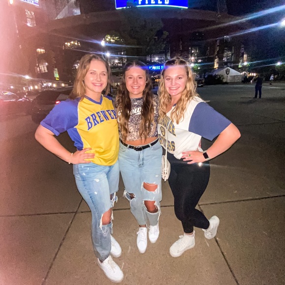 Meet your Posher, Alyx - Picture 5 of 12